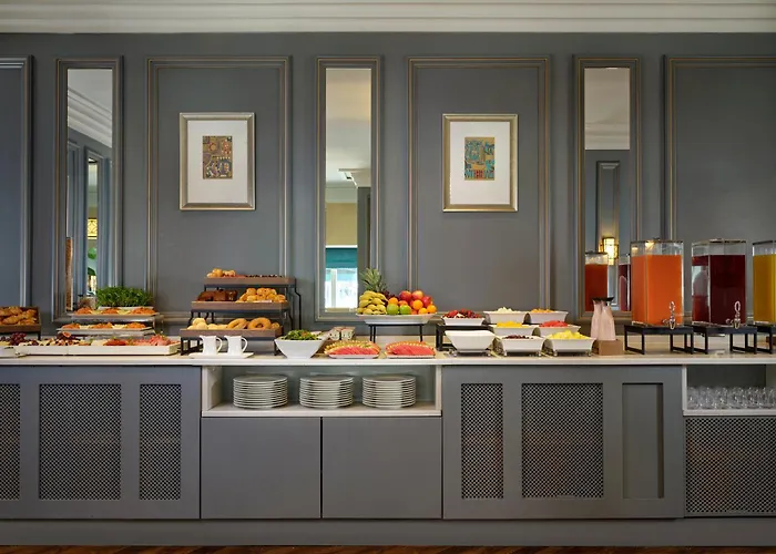 Top-Rated Hotels Near the Gaiety Theatre Dublin